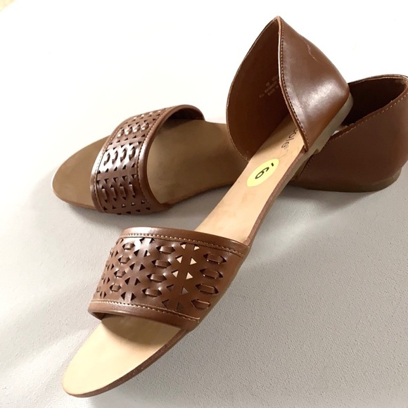 Nicole Brown sandals with woven detail on the strap, Size 9, NWT, never worn. - Picture 4 of 4